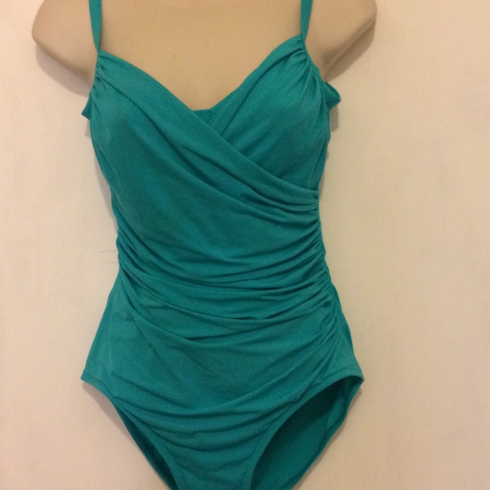 Jantzen womans 10 turquoise one pc swim suit.